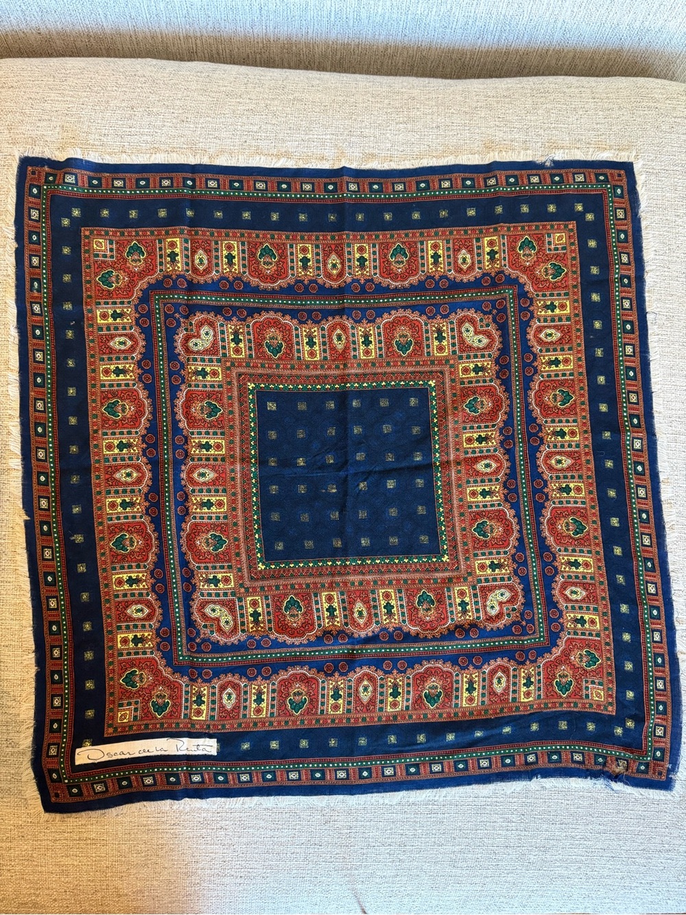 Vintage Oscar de la Renta Studio 100% Wool Scarf Made Italy 24” Square